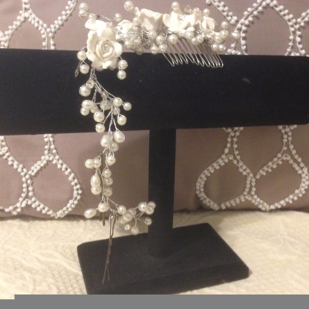 Bridal rose design with faux pearl hair comb